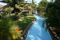  Chenal reliant les deux piscines